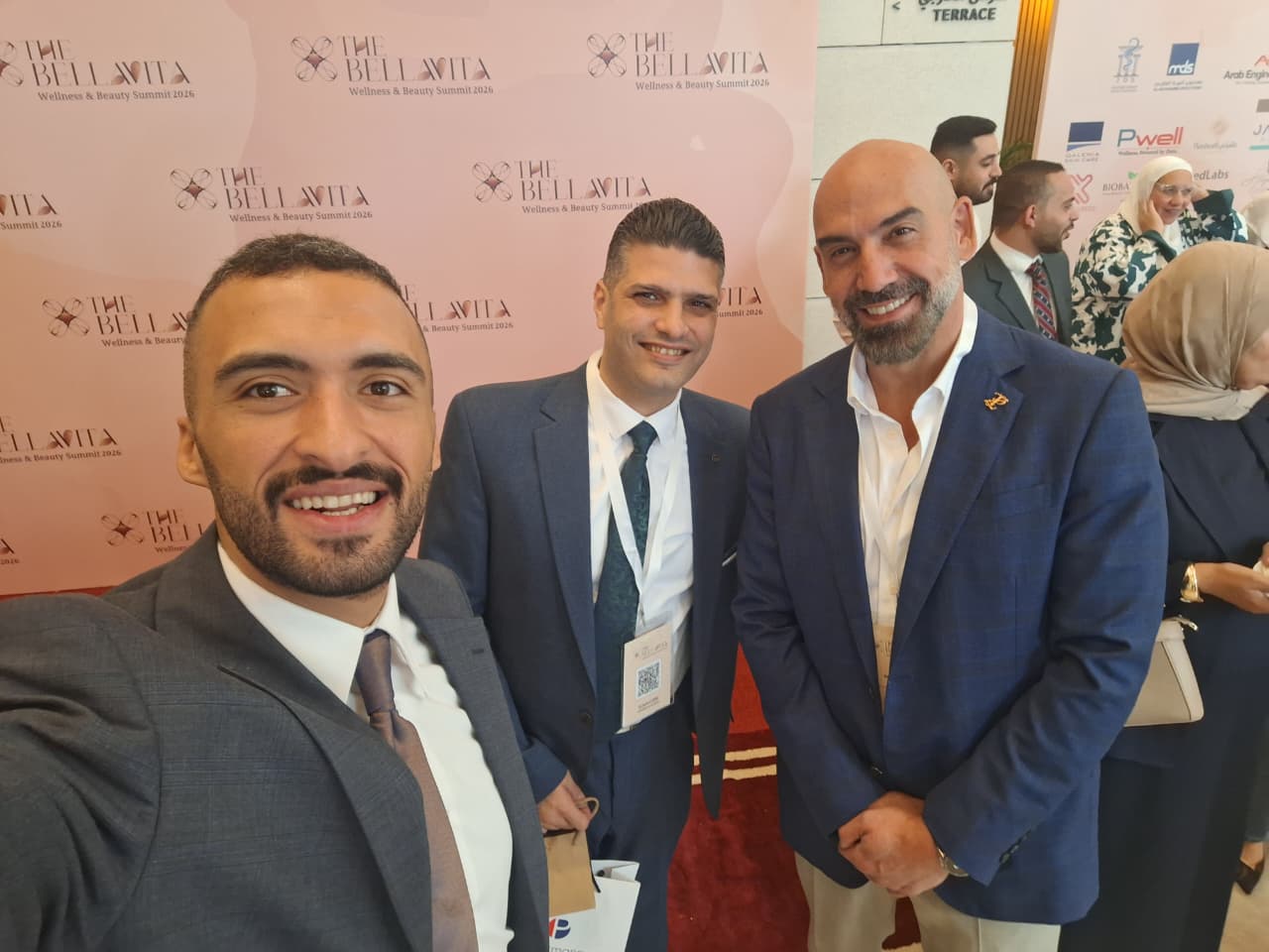 الدكتور محمد بيان يشارك في حفل خريجي المملكة المتحدة ويلتقي السفير البريطاني في عمّان