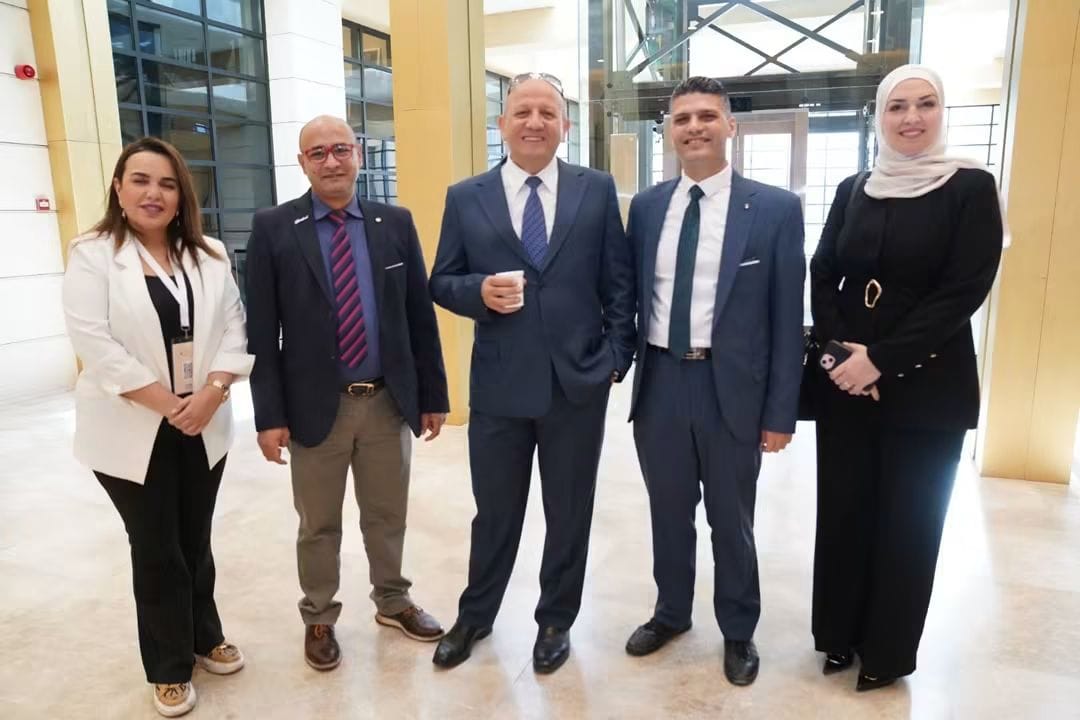 الدكتور محمد بيان يشارك في حفل خريجي المملكة المتحدة ويلتقي السفير البريطاني في عمّان