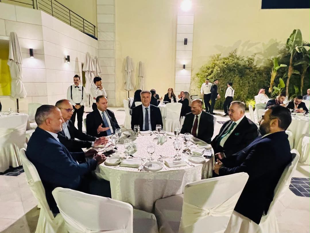 سفير جمهورية العراق لدى المملكة الأردنية الهاشمية يلتقي وفداً إعلامياً عراقياً