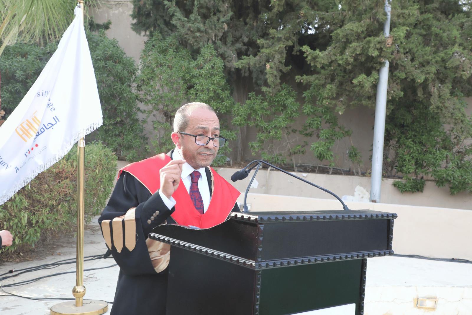 وزير السياحة والآثار يرعى حفل تخريج كلية عمون الجامعية التطبيقية 