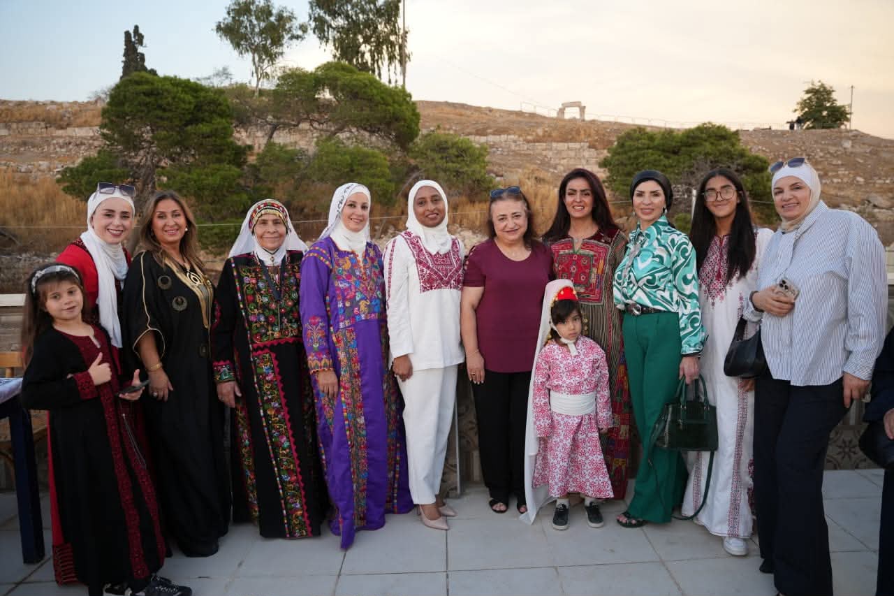 جمعية سيدات دير غبار تختتم عاماً من توثيق التراث الأردني والفلسطيني في أجواء تاريخية بقلعة عمّان