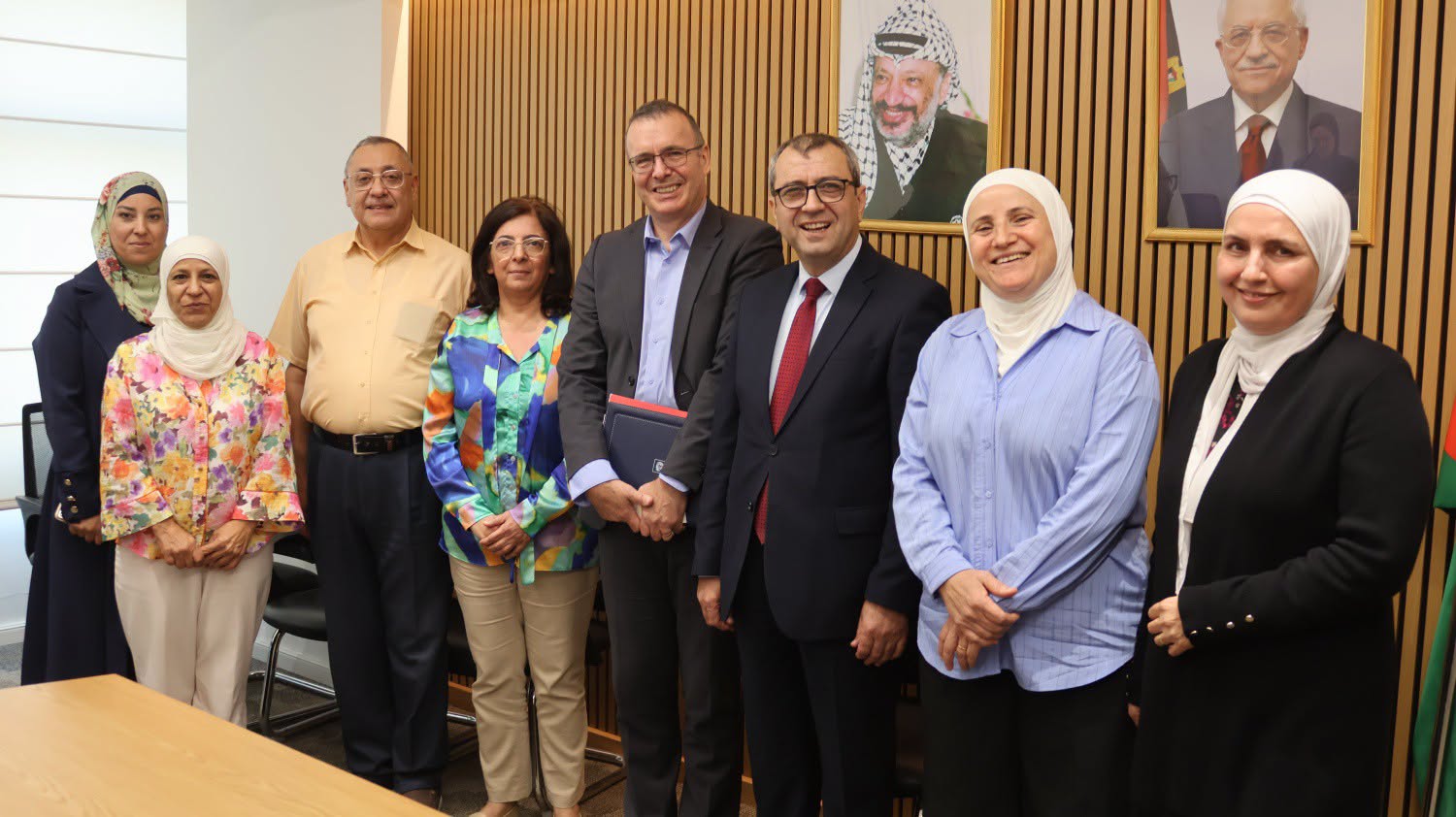 سلطة جودة البيئة تشرف على توقيع عقود 7 مشاريع بيئية لتعزيز الاستدامة والصمود المناخي