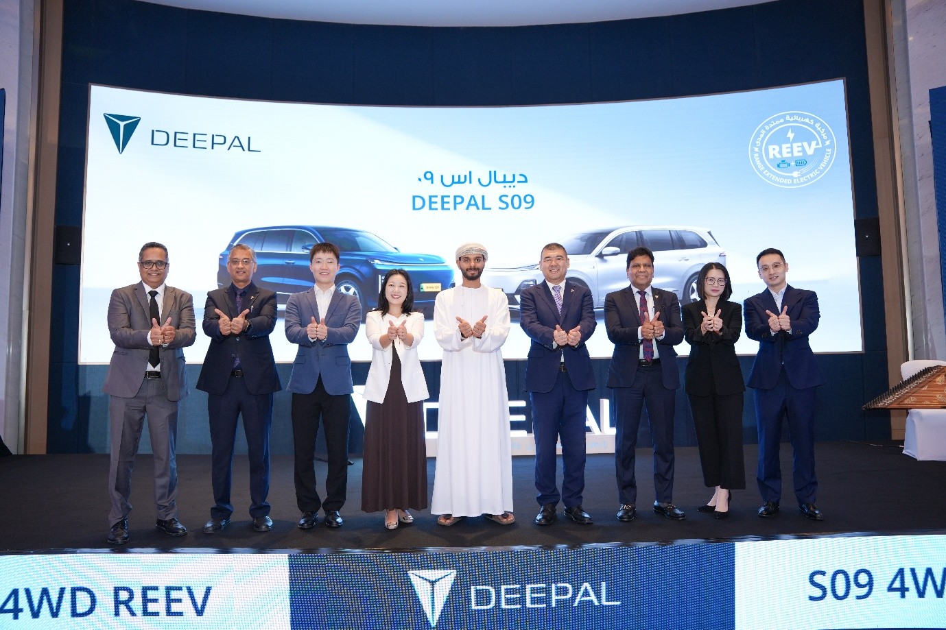 شركة DEEPAL تكشف عن طرازها الرائد الجديد S09، السيارة الرياضية متعددة الاستخدامات العائلية، في منطقة الشرق الأوسط وأفريقيا، لتعيد صياغة مفاهيم الفخامة الذكية والراحة في السيارات الكهربائية  المزودة بنظام إطالة مدى القيادة
