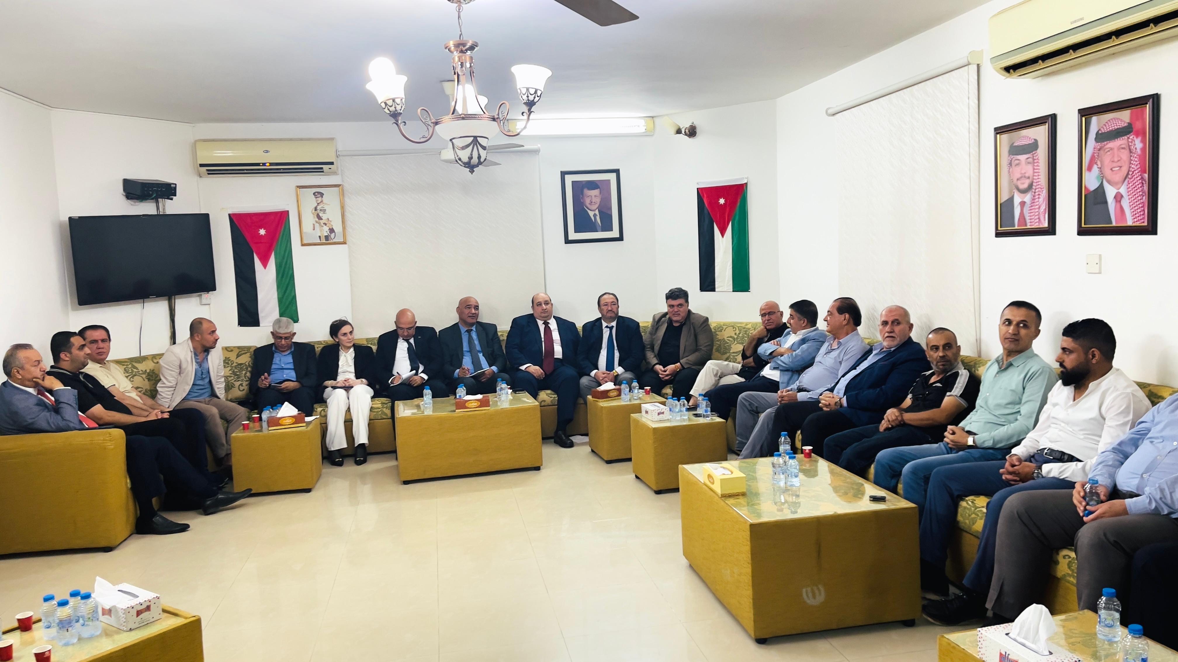 نادي الجالية الأردنية في سلطنة عُمان ينظم لقاءً حواريًا مع وفد وزارة التربية والتعليم وتنمية الموارد البشرية.
