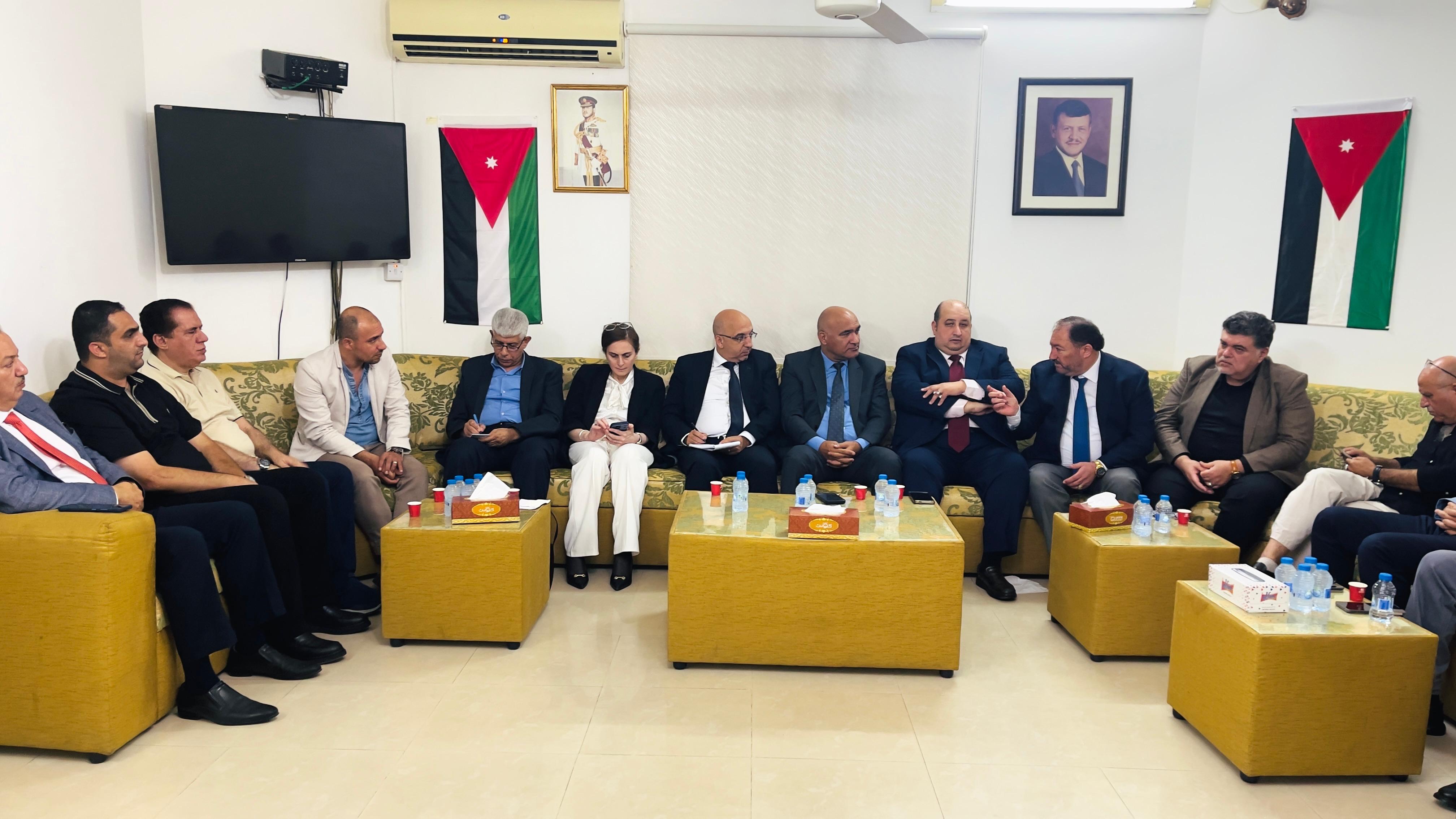 نادي الجالية الأردنية في سلطنة عُمان ينظم لقاءً حواريًا مع وفد وزارة التربية والتعليم وتنمية الموارد البشرية.